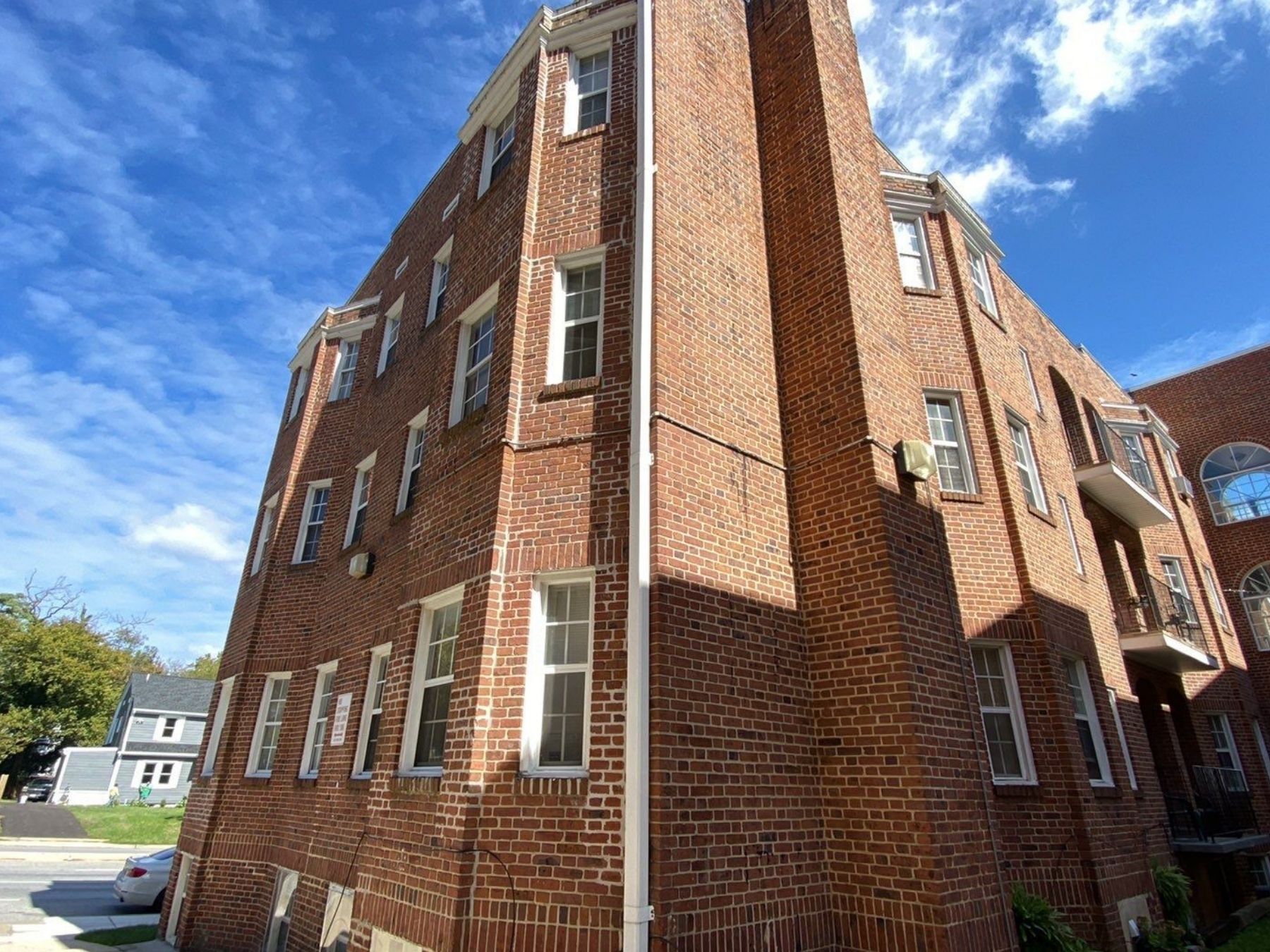 Condo in Baltimore, MD in a residential neighborhood