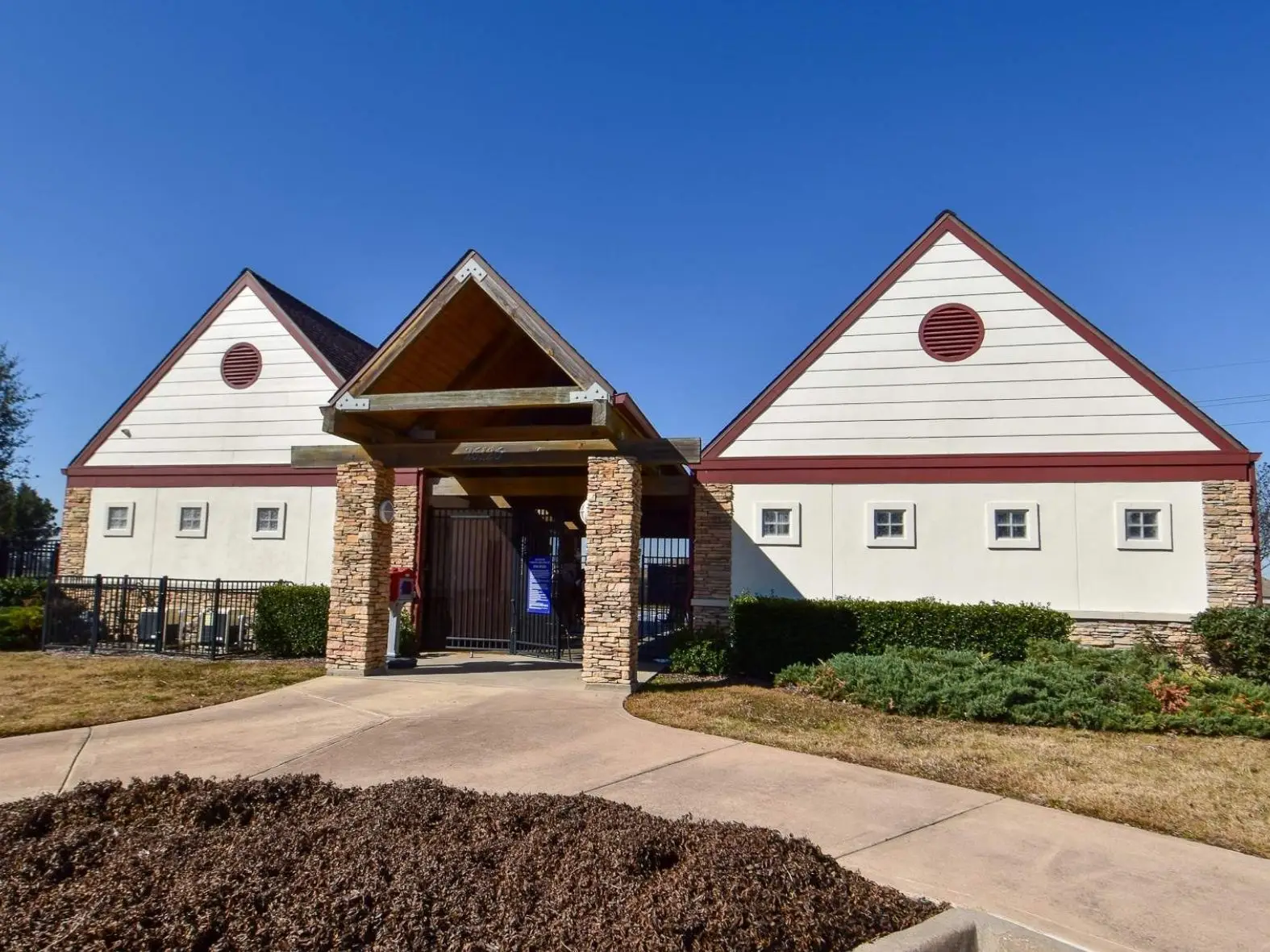 HOA Community in Katy, TX with a large Clubhouse